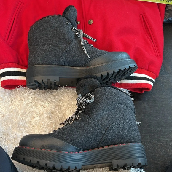 Prada Linea Rosa Felt Lace-Up
Shearling Fur-Lined Combat Boot - Picture 5 of 7